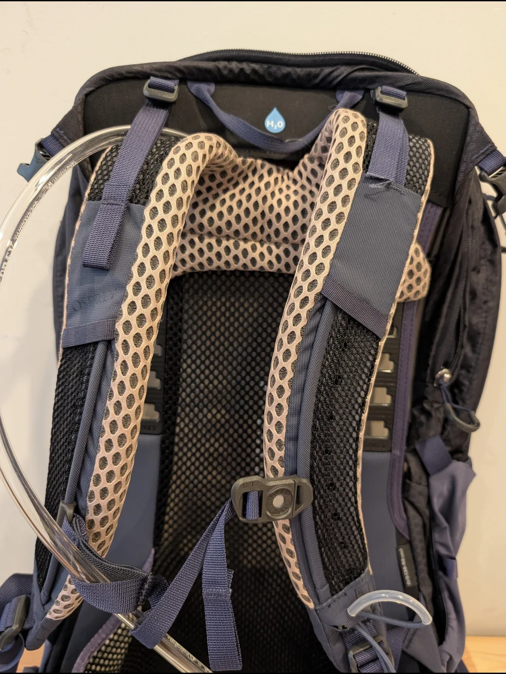 Osprey New Mira 22 2.5L Hydration Travel Blue GreyBackpack Hiking Gorpcore *Flaw